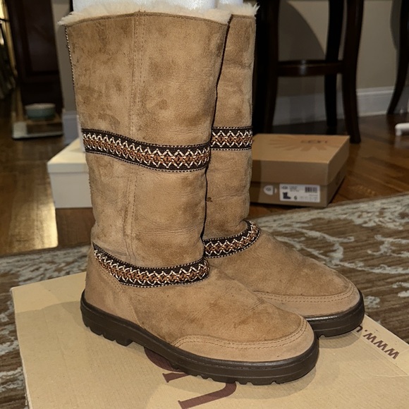 Sundance Chestnut Uggs - Picture 4 of 6
